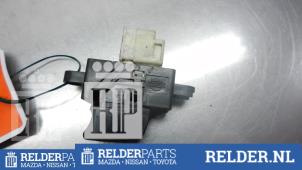 Gebruikte Ruit schakelaar elektrisch Nissan Almera (N16) 1.8 16V Prijs € 23,00 Margeregeling aangeboden door Relder Parts B.V.