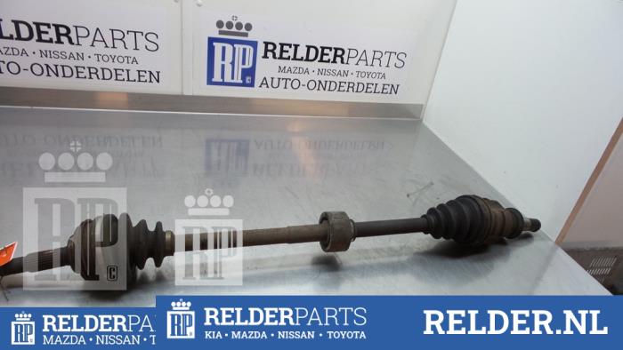 Gebruikte Aandrijfas rechts-voor Toyota Corolla (E11) 2.0 D Prijs € 40,00 Margeregeling aangeboden door Relder Parts B.V.