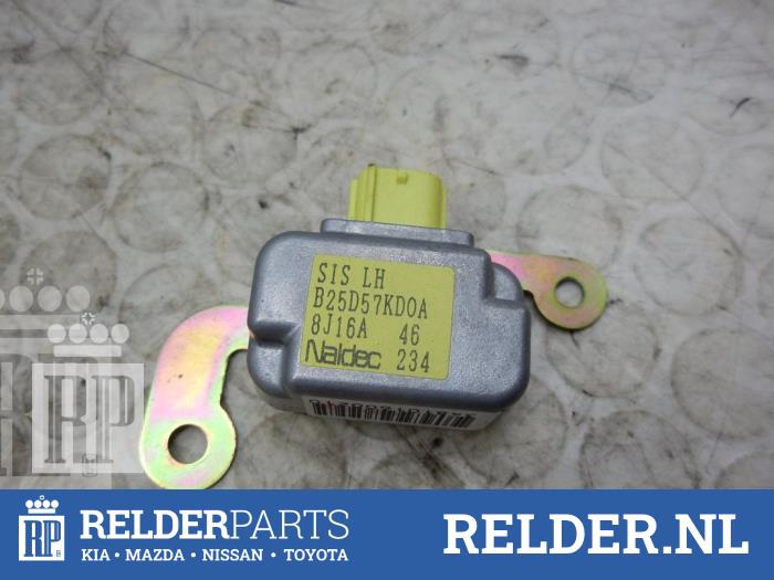 Gebruikte Airbag Sensor Mazda 323 Fastbreak (BJ14) 1.8 GLX,GT 16V Prijs € 23,00 Margeregeling aangeboden door Relder Parts B.V.