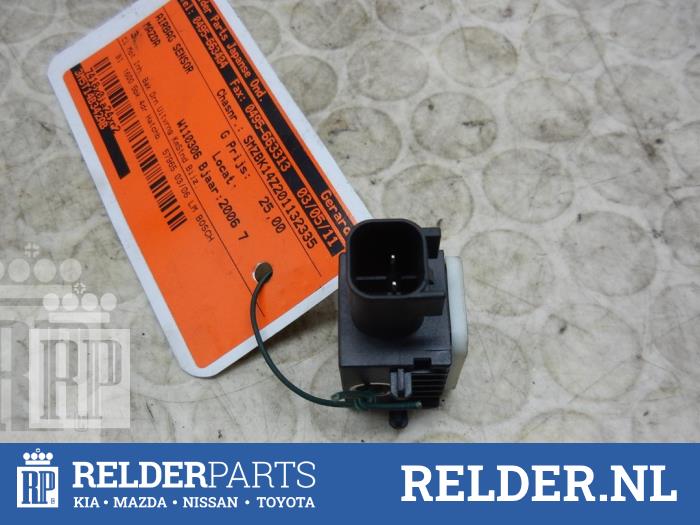 Airbag Sensor van een Mazda 3 Sport (BK) 1.6i 16V 2006