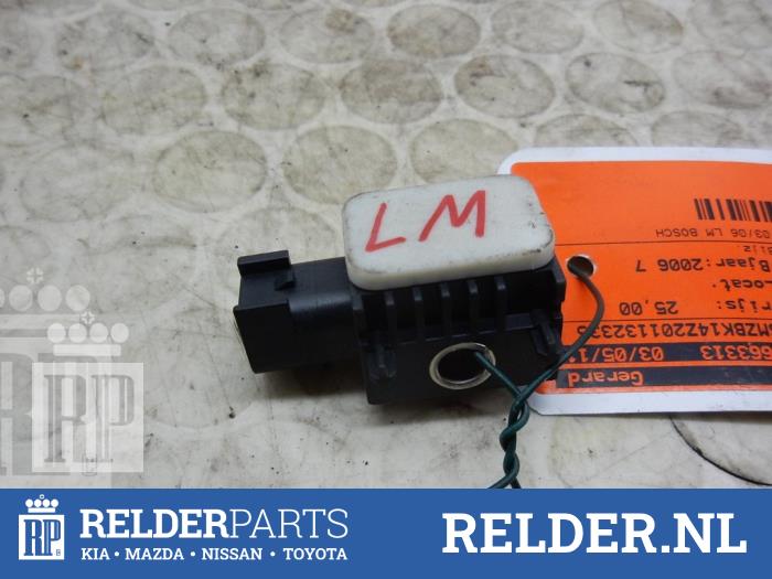 Airbag Sensor van een Mazda 3 Sport (BK) 1.6i 16V 2006