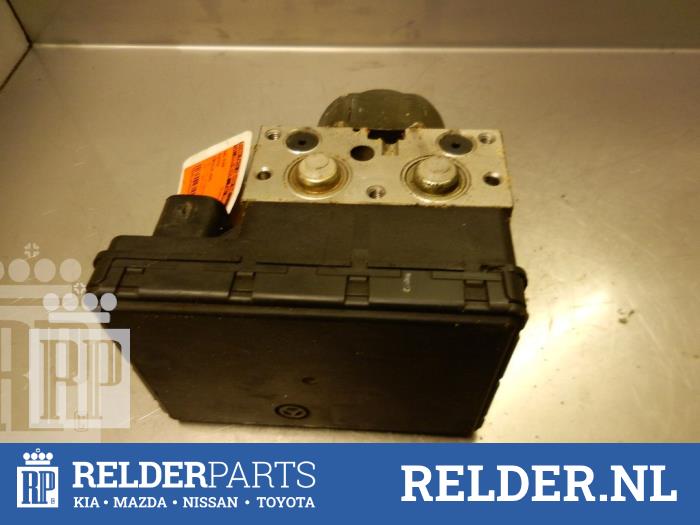 Gebruikte ABS Pomp Toyota Corolla Verso (E12) 2.0 D-4D 16V 90 Prijs € 45,00 Margeregeling aangeboden door Relder Parts B.V.