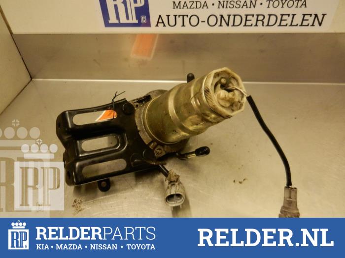 Gebruikte Opvoerpomp Toyota Avensis Verso (M20) 2.0 D-4D 16V Prijs € 36,00 Margeregeling aangeboden door Relder Parts B.V.