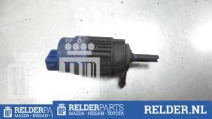 Gebruikte Pomp koplampsproeier Nissan Pathfinder (R51) 2.5 dCi 16V 4x4 Prijs € 23,00 Margeregeling aangeboden door Relder Parts B.V.
