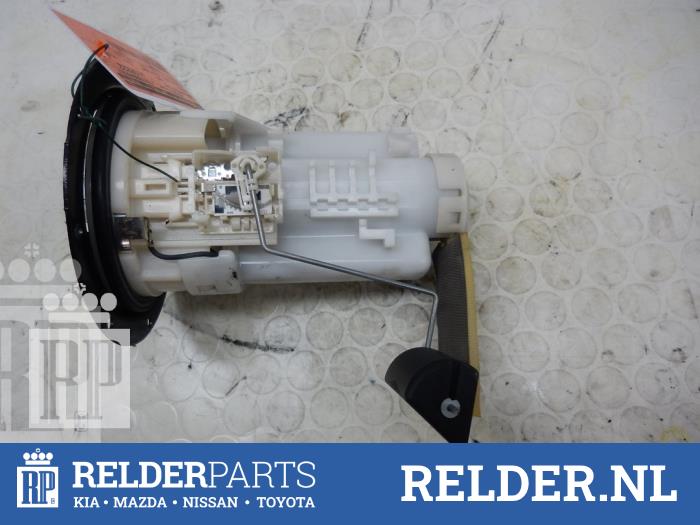 Gebruikte Tank element Pomp Toyota Avensis Verso (M20) 2.4 16V VVT-i D4 Prijs € 45,00 Margeregeling aangeboden door Relder Parts B.V.