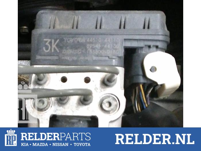 Gebruikte ABS Computer Toyota Avensis Verso (M20) 2.4 16V VVT-i D4 Prijs € 50,00 Margeregeling aangeboden door Relder Parts B.V.