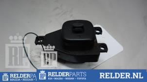 Gebruikte Spiegel Schakelaar Mazda 3 Sport (BK) 1.6i 16V Prijs € 25,00 Margeregeling aangeboden door Relder Parts B.V.