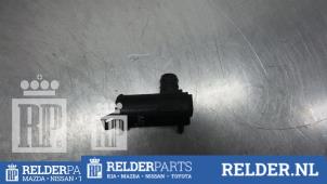 Gebruikte Ruitensproeierpomp voor Mazda 323 Fastbreak (BJ14) 2.0 16V Prijs € 23,00 Margeregeling aangeboden door Relder Parts B.V.