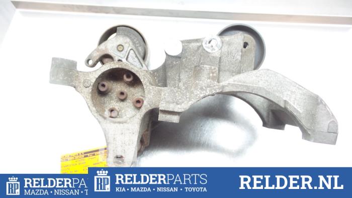 Gebruikte Dynamosteun boven Toyota Land Cruiser 90 (J9) 3.0 D-4D 16V Prijs € 68,00 Margeregeling aangeboden door Relder Parts B.V.
