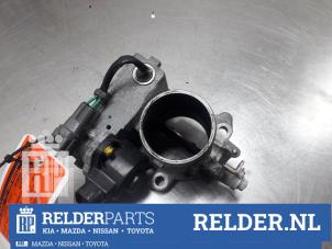 Gebruikte Gasklephuis Toyota Avensis (T25/B1B) 2.0 16V D-4D 115 Prijs € 40,00 Margeregeling aangeboden door Relder Parts B.V.