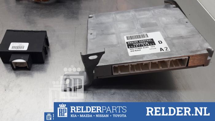 Computer Motormanagement van een Toyota Avensis Wagon (T25/B1E) 2.2 D-4D 16V 2006