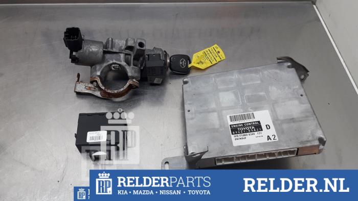 Computer Motormanagement van een Toyota Avensis Wagon (T25/B1E) 2.2 D-4D 16V 2006
