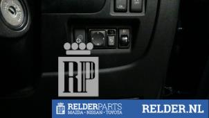 Gebruikte Schakelaar Spiegel Nissan Micra (K13) 1.2 12V DIG-S Prijs € 15,00 Margeregeling aangeboden door Relder Parts B.V.