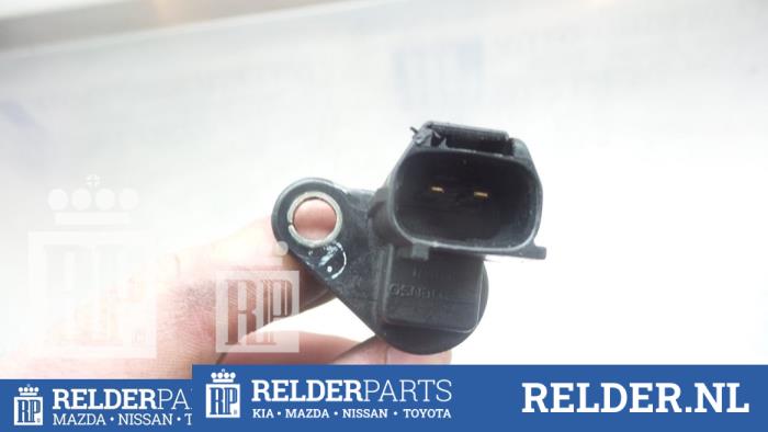 Krukas sensor van een Toyota Avensis (T25/B1D) 2.0 16V D-4D 2005