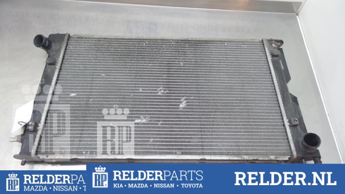 Gebruikte Radiateur Toyota Avensis Wagon (T25/B1E) 2.0 16V D-4D Prijs € 30,00 Margeregeling aangeboden door Relder Parts B.V.