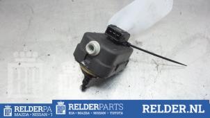 Gebruikte Koplampmotor Toyota Yaris II (P9) 1.3 16V VVT-i Prijs € 23,00 Margeregeling aangeboden door Relder Parts B.V.