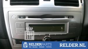 Gebruikte Radio CD Speler Toyota Avensis (T27) 2.0 16V D-4D-F Prijs € 90,00 Margeregeling aangeboden door Relder Parts B.V.