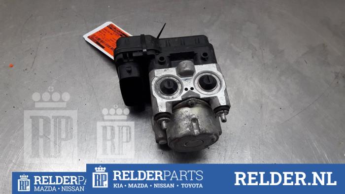 Gebruikte Computer ABS Toyota RAV4 (A3) 2.2 D-4D 16V 4x4 Prijs € 90,00 Margeregeling aangeboden door Relder Parts B.V.
