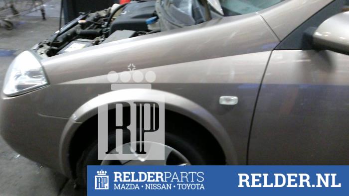 Scherm links-voor Nissan Primera
