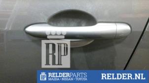 Gebruikte Deurgreep 4Deurs links-voor Nissan Primera (P12) 1.6 16V Prijs € 23,00 Margeregeling aangeboden door Relder Parts B.V.