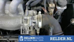 Gebruikte Gasklephuis Mazda 323 (BJ12) 1.6 16V Prijs € 54,00 Margeregeling aangeboden door Relder Parts B.V.