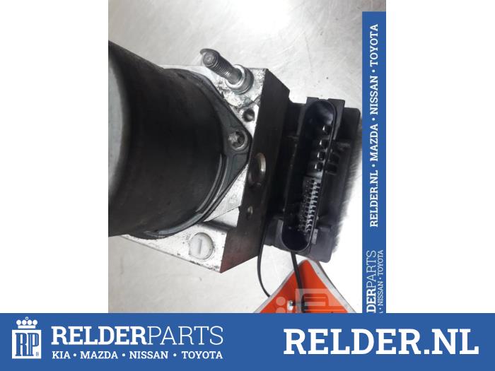 Gebruikte Computer ABS Toyota Corolla Verso (R10/11) 2.2 D-4D 16V Prijs € 50,00 Margeregeling aangeboden door Relder Parts B.V.