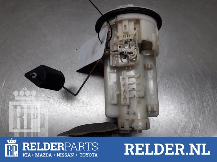 Gebruikte Tank element Pomp Toyota Avensis Verso (M20) 2.0 16V VVT-i D-4 Prijs € 45,00 Margeregeling aangeboden door Relder Parts B.V.