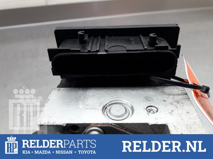 ABS Computer van een Nissan Note (E11) 1.5 dCi 86 2006