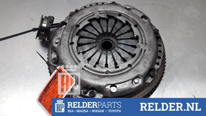 Gebruikte Dubbele massa vliegwiel Toyota Avensis Wagon (T25/B1E) 2.0 16V D-4D Prijs € 225,00 Margeregeling aangeboden door Relder Parts B.V.