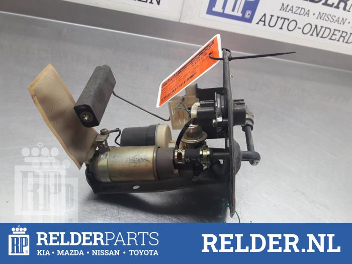 Gebruikte Tank element Pomp Toyota Avensis (T22) 1.8 16V Prijs € 45,00 Margeregeling aangeboden door Relder Parts B.V.