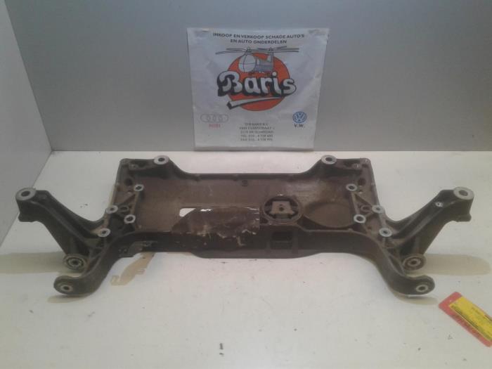 Gebruikte Subframe Volkswagen Passat Variant (3C5) 2.0 TDI 16V 140 Prijs € 75,00 Margeregeling aangeboden door Baris Schiedam