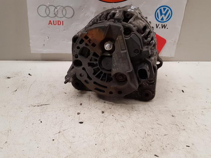 Dynamo van een Volkswagen Polo III (6N2) 1.9 SDI 2001
