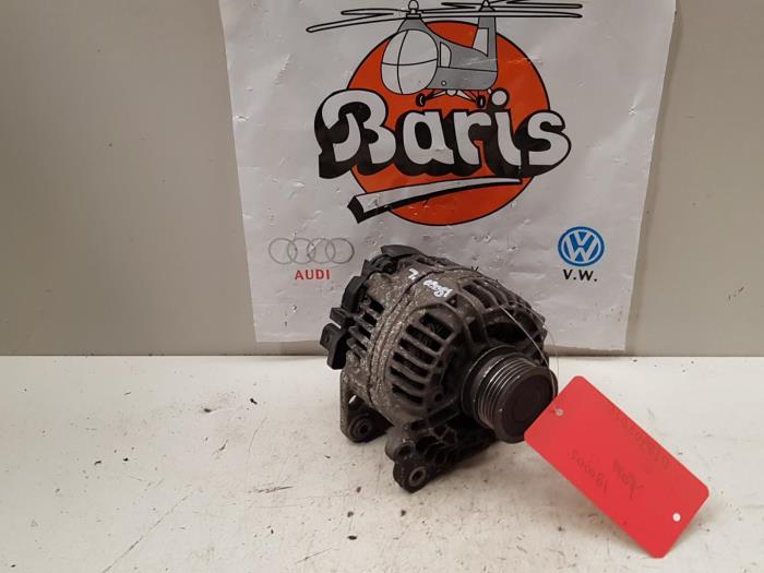 Dynamo van een Volkswagen Polo III (6N2) 1.9 SDI 2001