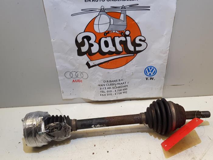 Gebruikte Steekas links-voor Volkswagen Polo III (6N1) 1.4i 60 Prijs € 10,00 Margeregeling aangeboden door Baris Schiedam