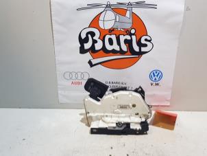 Gebruikte Portierslot Mechaniek 4Deurs rechts-voor Volkswagen Golf VI (5K1) 1.6 TDI 16V Prijs € 15,00 Margeregeling aangeboden door Baris Schiedam