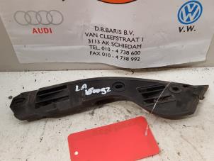 Gebruikte Bumpersteun links-achter Volkswagen Touareg (7LA/7L6) 5.0 TDI V10 Prijs € 5,00 Margeregeling aangeboden door Baris Schiedam