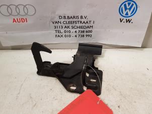 Gebruikte Slotplaat voor Volkswagen Touareg (7LA/7L6) 5.0 TDI V10 Prijs € 15,00 Margeregeling aangeboden door Baris Schiedam