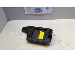 Gebruikte Afdekkap armleuning midden Mazda CX-3 (DJ/DK) 2.0 SkyActiv-G 120 AWD Prijs € 15,00 Margeregeling aangeboden door Baris Schiedam