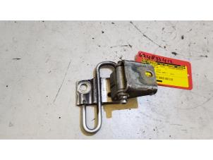 Gebruikte Scharnier deur rechts-achter Seat Altea (5P1) 1.6 Prijs € 10,00 Margeregeling aangeboden door Baris Schiedam