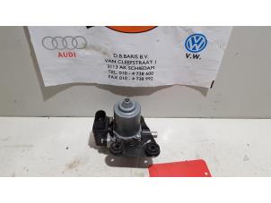 Gebruikte Vacuumpomp (Benzine) Volkswagen Golf VII (AUA) 1.4 TSI 16V Prijs € 30,00 Margeregeling aangeboden door Baris Schiedam