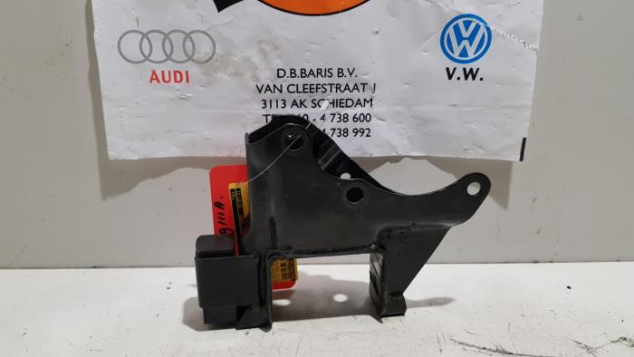 Gebruikte Versnellingsbak Steun Volkswagen Polo V (6R) 1.2 TDI 12V BlueMotion Prijs € 15,00 Margeregeling aangeboden door Baris Schiedam