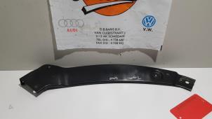 Gebruikte Koplampframe rechts Volkswagen Tiguan Prijs € 10,00 Margeregeling aangeboden door Baris Schiedam