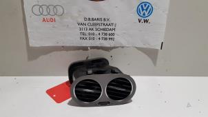 Gebruikte Luchtrooster Dashboard Volkswagen Golf Plus (5M1/1KP) 1.4 FSI 16V Prijs € 10,00 Margeregeling aangeboden door Baris Schiedam