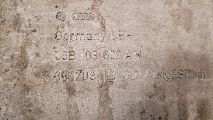 Carterpan van een Audi A4 (B7) 2.0 20V 2006
