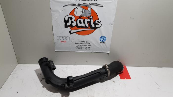Gebruikte Intercooler Buis Volkswagen Passat Variant (365) 2.0 TDI 16V 140 Prijs € 40,00 Margeregeling aangeboden door Baris Schiedam
