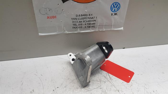 Gebruikte Versnellingsbak Steun Suzuki Celerio (LF) 1.0 12V Dualjet Prijs € 25,00 Margeregeling aangeboden door Baris Schiedam