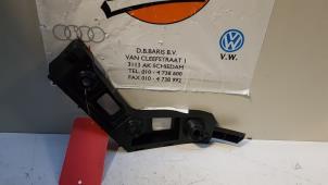 Gebruikte Bumpersteun links-achter Volkswagen Golf VII (AUA) 1.6 TDI 16V Prijs € 5,00 Margeregeling aangeboden door Baris Schiedam