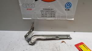 Gebruikte Motorkap Scharnier Volkswagen Tiguan (5N1/2) 1.4 TSI 16V 4Motion Prijs € 10,00 Margeregeling aangeboden door Baris Schiedam