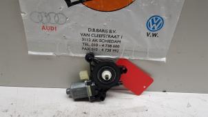 Gebruikte Portierruitmotor Volkswagen Golf VIII (CD1) 1.5 TSI 16V Prijs € 15,00 Margeregeling aangeboden door Baris Schiedam