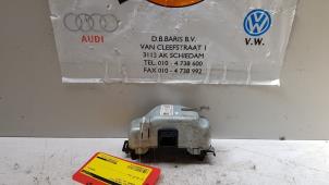 Gebruikte Kontaktslot elektronisch Volkswagen Sharan (7N) 2.0 TSI 16V Prijs € 125,00 Margeregeling aangeboden door Baris Schiedam